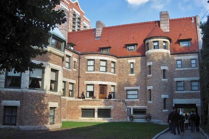 Prairie Avenue Haunted History Tour and Ghost Hunt - Meeting at Glessner House and meeting the guide style (Tony’s storytelling)