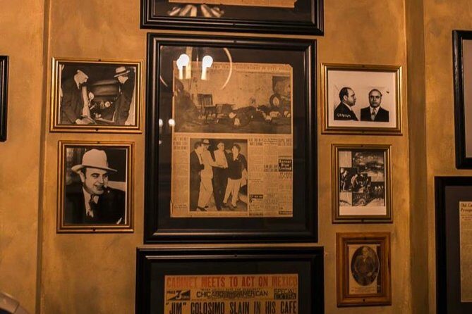 Private Al Capone Gangster Tour in Chicago - Biograph Theatre: the Dillinger shooting location, shown through story and place
