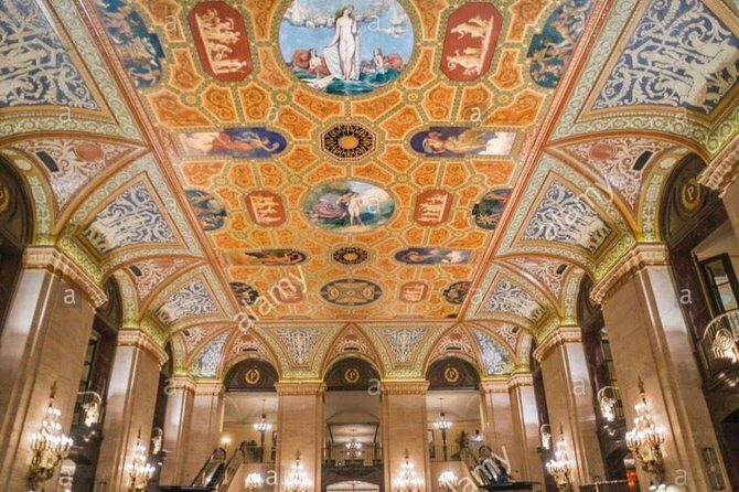 Private Al Capone Gangster Tour in Chicago - Holy Name Cathedral: the cornerstone hole and the legend of Earl Little Hymie Weiss