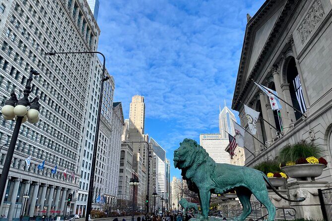 Private Art Institute of Chicago Skip-the-Line Guided Tour - Wheelchair friendly, but with a moderate fitness note