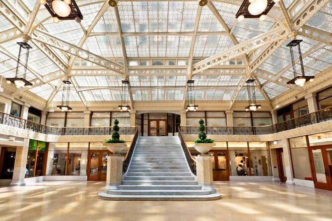 Private Chicago Architecture Tour - The Magnificent Mile and Oak Park style: more than storefront sightseeing