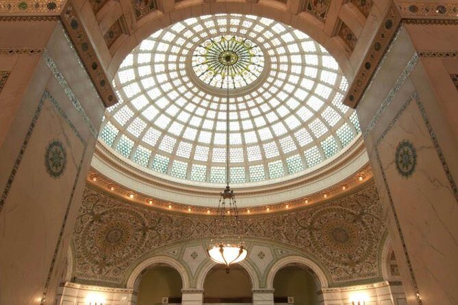 Private Chicago Architecture Tour - Chicago Riverwalk: walking the design and stepping inside