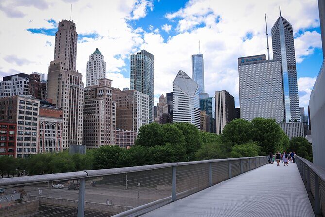 Private Chicago Food Tour with Deep Dish and Beef Sandwich - Stop 2: The Financial District around LaSalle Street’s canyon effect