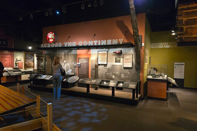 Private Chicago History Museum Tour - Deep-dish pizza and blues music: Chicago beyond the textbook