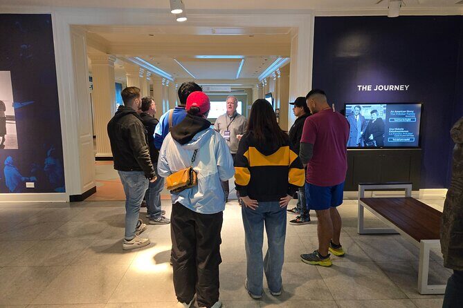 Private Chicago History Museum Tour - Inside the exhibits: dioramas, artifacts, and what the guide points out