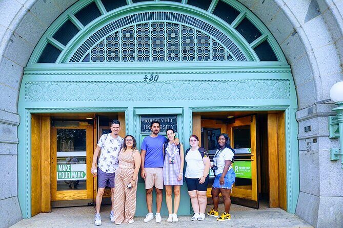 Private Downtown Chicago TV and Movie Sites Guided Walking Tour - Ocean’s Eleven library location: when a real building carries the scene