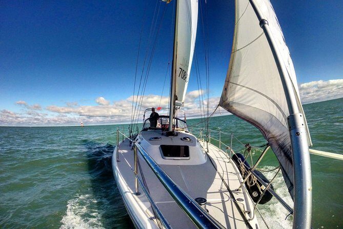 Private Sailing on Beautiful Lake Michigan - Navy Pier, Chicago - The skyline loop: what you’ll see as you sail past Chicago’s lakefront