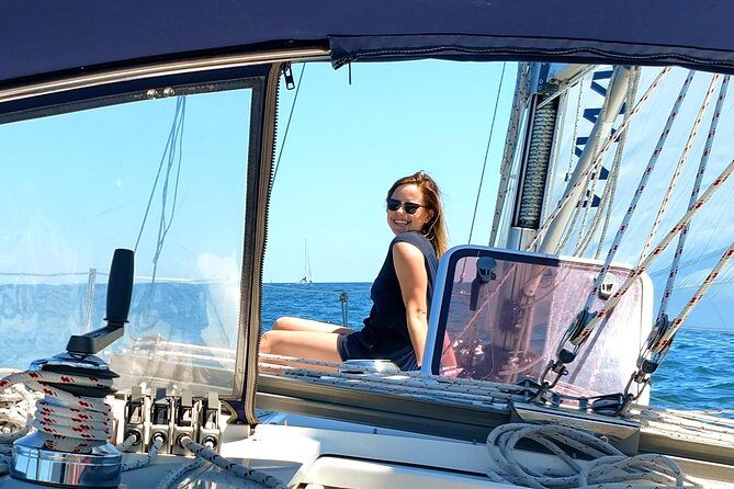 Private Sailing on Beautiful Lake Michigan - Navy Pier, Chicago - Onboard comfort: music, drinks, and the rules you actually need