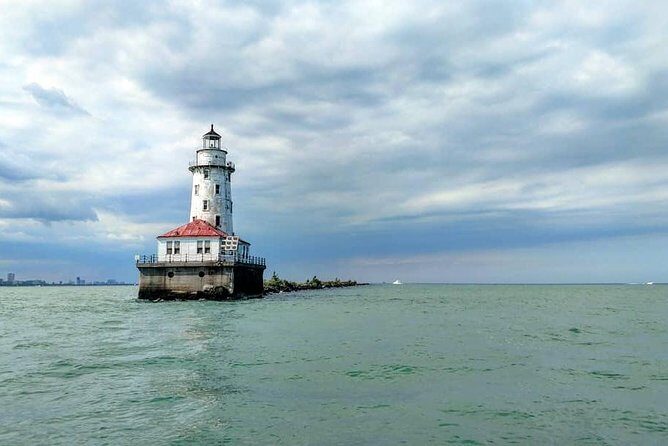 Private Sailing on Beautiful Lake Michigan - Navy Pier, Chicago - Captains and conversation: why the ride feels personal