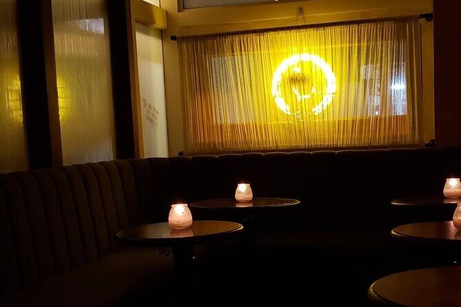 Private Speakeasy Pub Crawl in Chicago with Local Historian - Transport + private group perks that make the night smoother