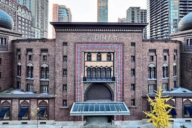 Retro River North Walking Tour - Starting on LaSalle, ending by the Chicago River