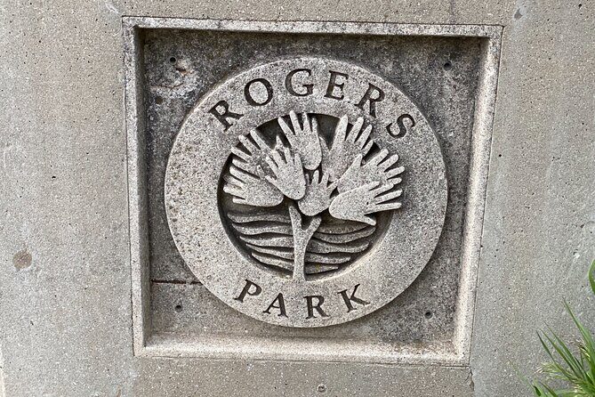 Small-Group Tour of Chicago Neighborhoods: North and South Side - The Gold Coast, Parks, and Wrigley Field Looks