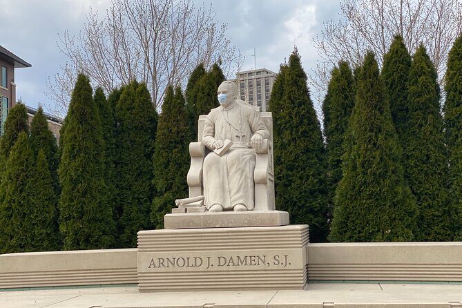 Small-Group Tour of Chicago Neighborhoods: North and South Side - What You Gain (and What You Don’t) With a Van-Based Neighborhood Tour