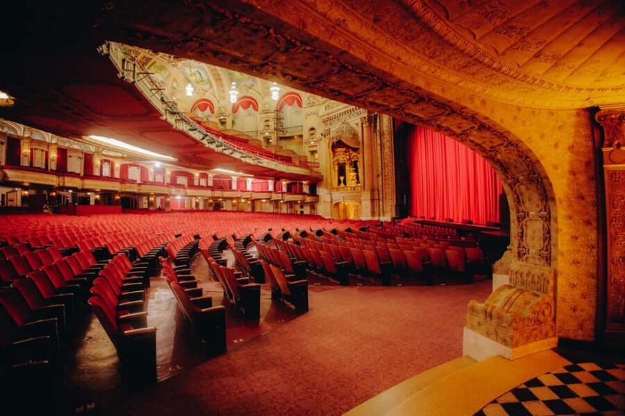 The Chicago Theatre Tour Experience - Meeting a Rockettes precision dancer (and what it adds to the tour)