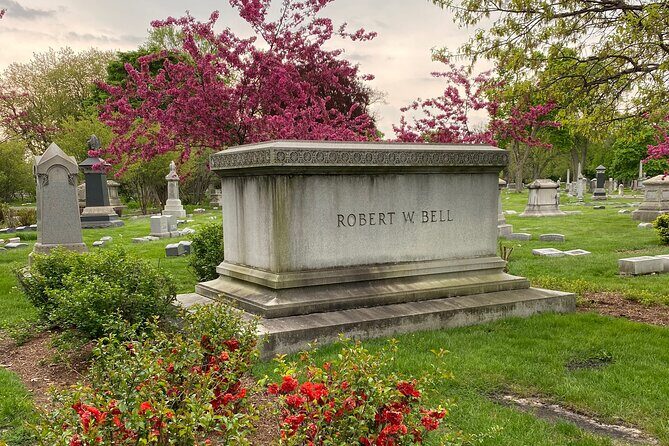 The Deep Pockets Of Graceland Cemetery Walking Tour - Key points before you go