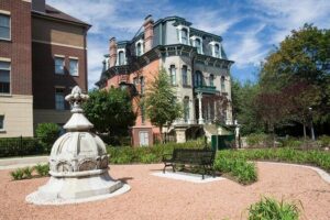 The Devil in the White City: A Haunting History Tour - A 3-hour haunted-history loop that still feels like Chicago
