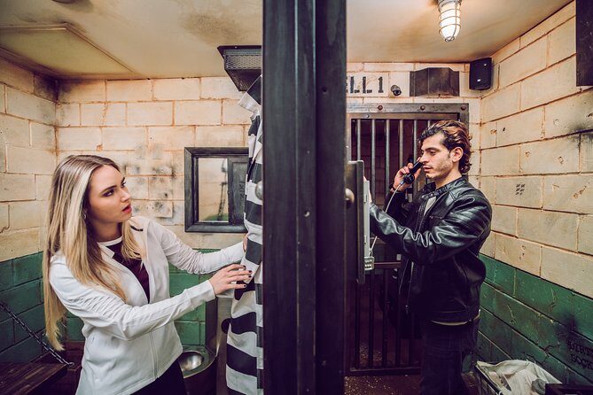 The Escape Game Chicago: Epic 60-Minute Adventures in River North - Game Guides and Hints: Why People Finish Better Than They Think