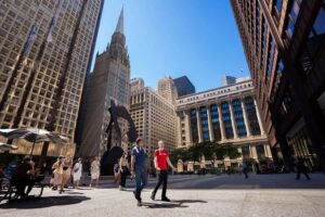 Total Chicago: Food, History and Architecture Tour - Starting at the Chicago Theatre: the perfect “Downtown kickoff”