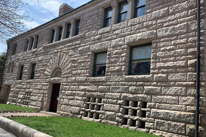 Walking Tour: Chicago's Prairie Ave Dist. - Street of the Elite - Clarke House Museum in 10 minutes: oldest house in Chicago, quick context