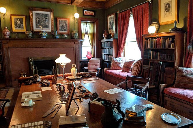 Walking Tour: Chicago's Prairie Ave Dist. - Street of the Elite - Palmer House Hilton Historic Lobby: the Loop finale and that sweet treat